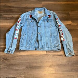 Womens Rue21 Light Blue Denim Jacket with Red Rose Embroidery Size Medium